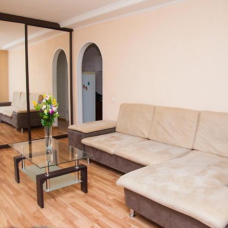 Semi Luxury Apt On Yatsenka 8 Near Intourist Hotel Zaporizhia 외부 사진