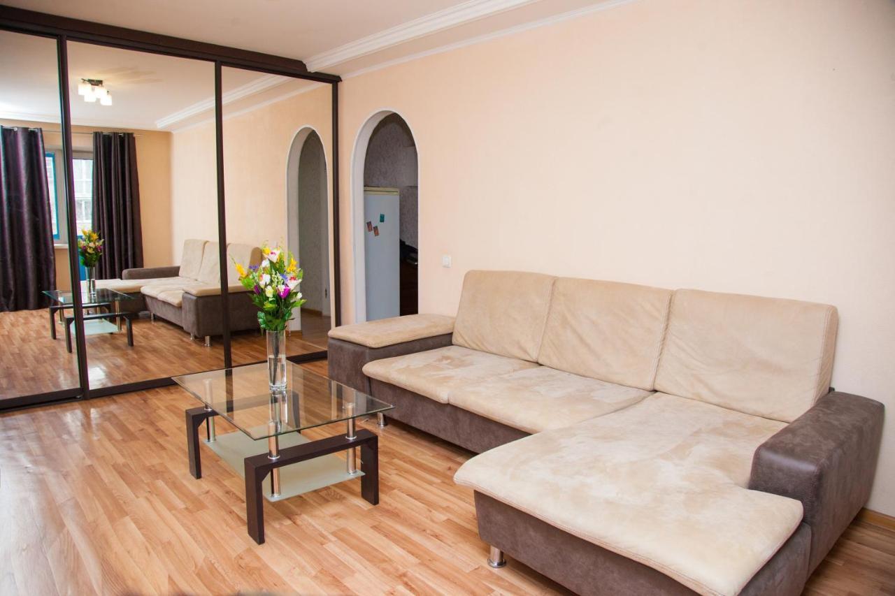 Semi Luxury Apt On Yatsenka 8 Near Intourist Hotel Zaporizhia 외부 사진