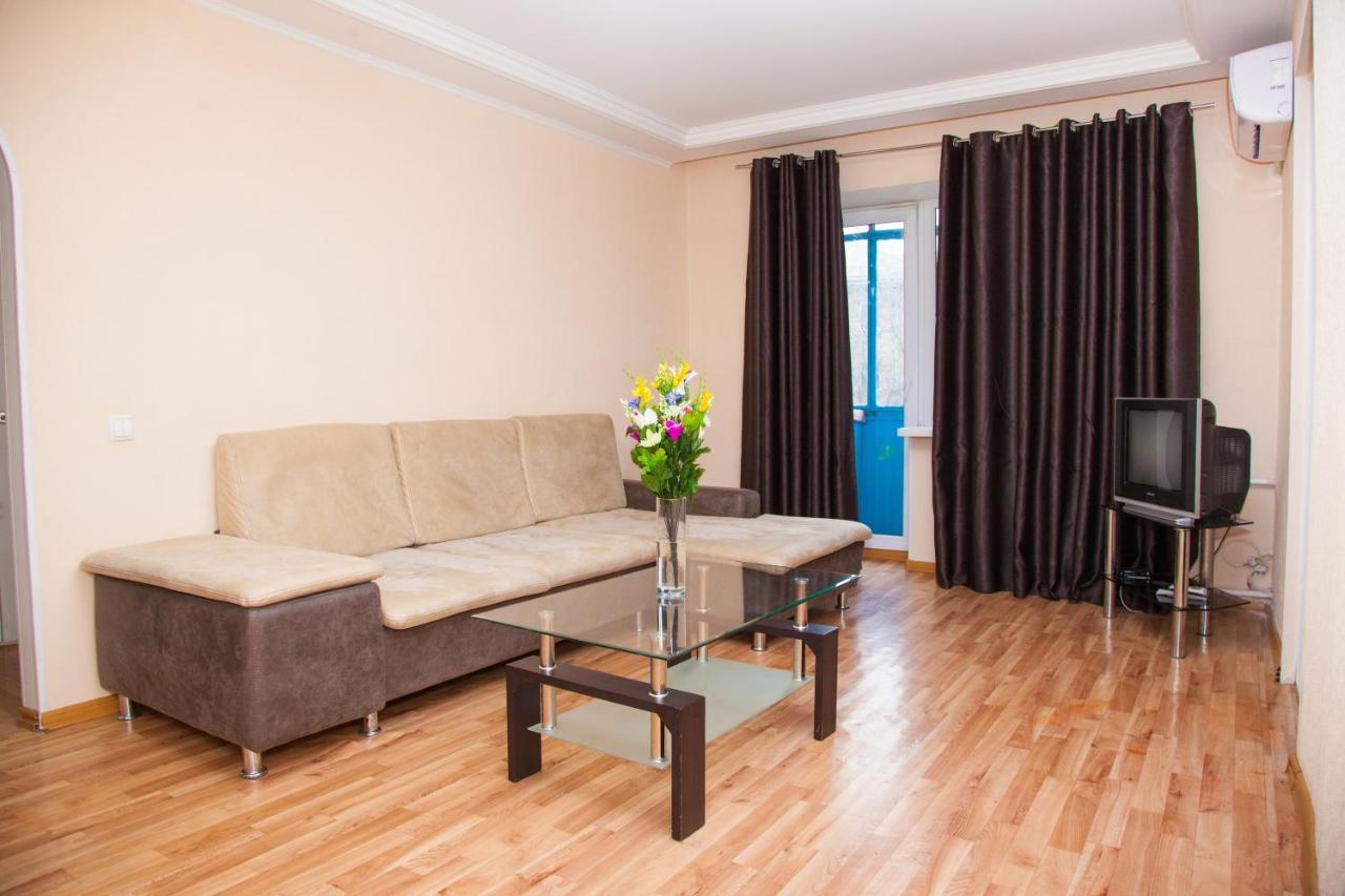 Semi Luxury Apt On Yatsenka 8 Near Intourist Hotel Zaporizhia 외부 사진